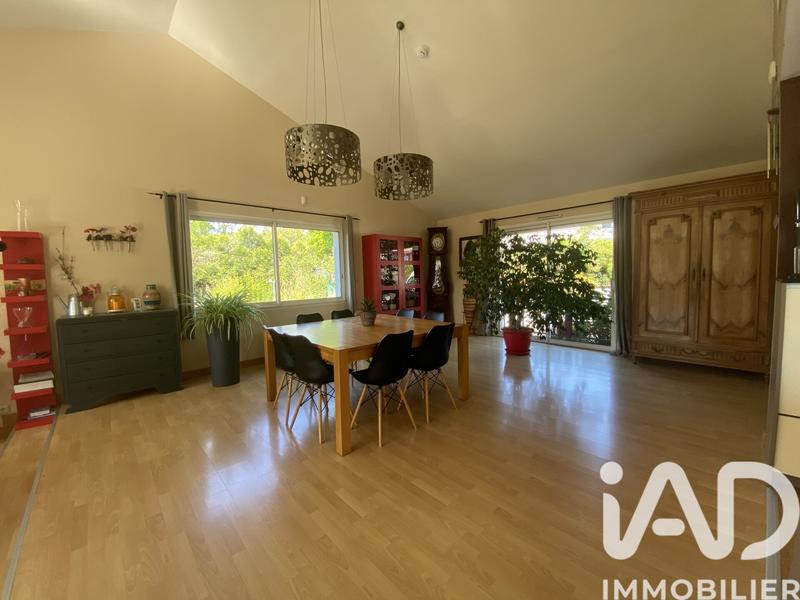 Maison - 220 m² - 6 pièces