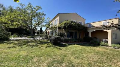 Maison - 385 m² - 8 pièces