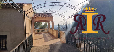 Maison - 163 m² - 8 pièces