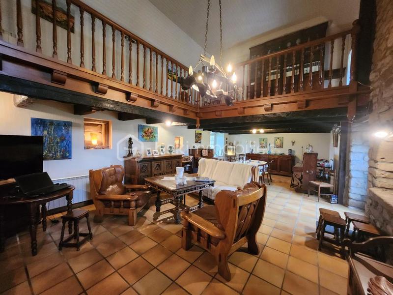 Maison en pierre - 187 m² - 7 pièces