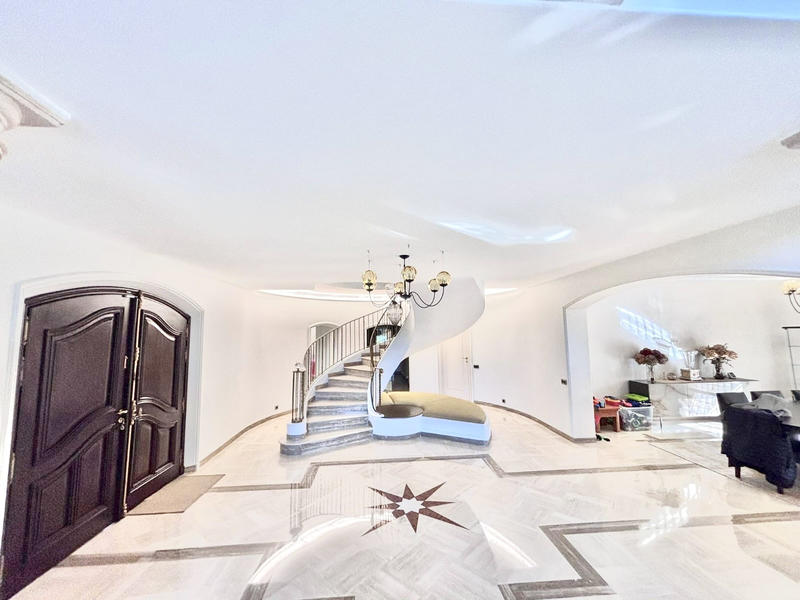 Villa - 530 m² - 10 pièces