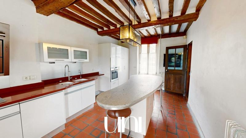 Maison - 225 m² - 7 pièces