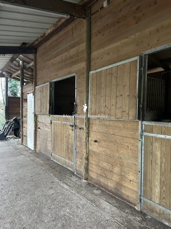 Maison - 220 m² - 9 pièces