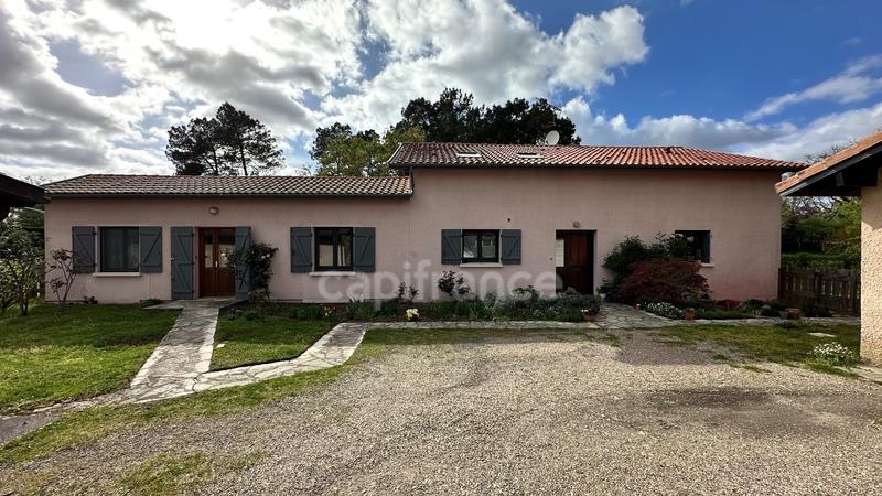 Maison - 200 m² - 8 pièces