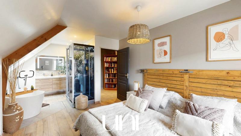 Maison - 220 m² - 10 pièces