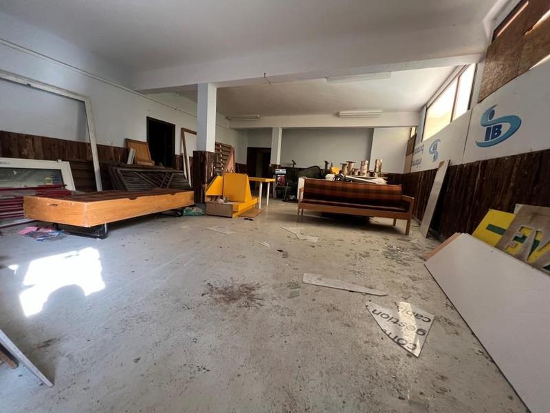 Maison - 1 238 m² - 20 pièces