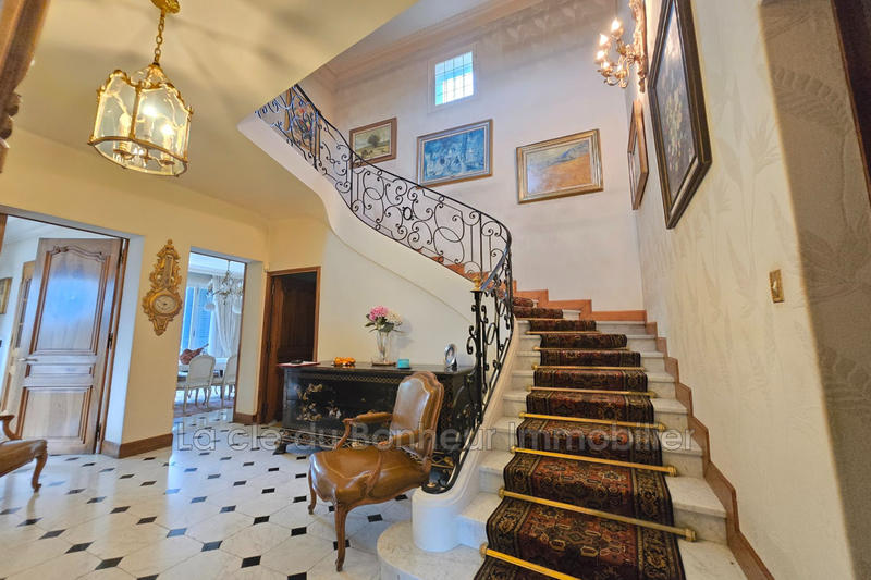 Demeure - 255 m² - 7 pièces