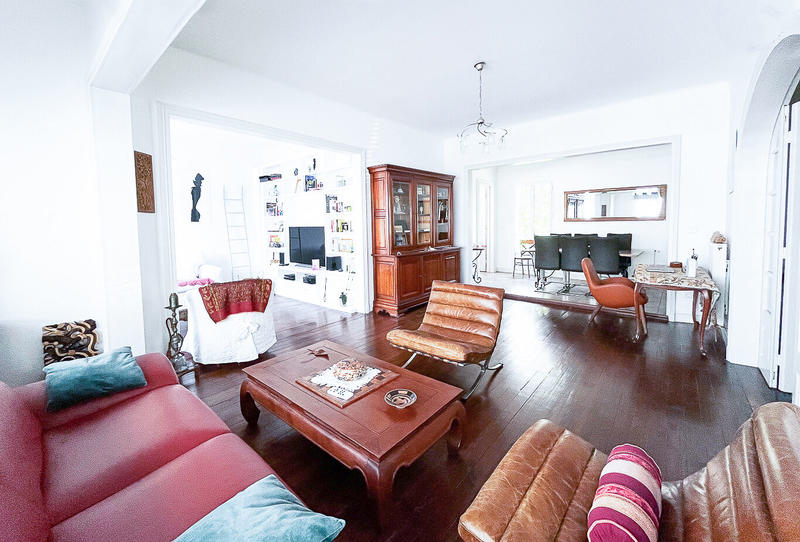 Maison - 225 m² - 9 pièces