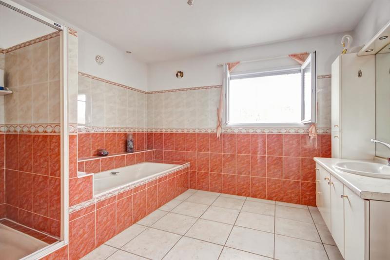 Maison - 203 m² - 7 pièces