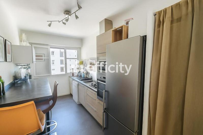 Appartement - 99 m² - 4 pièces