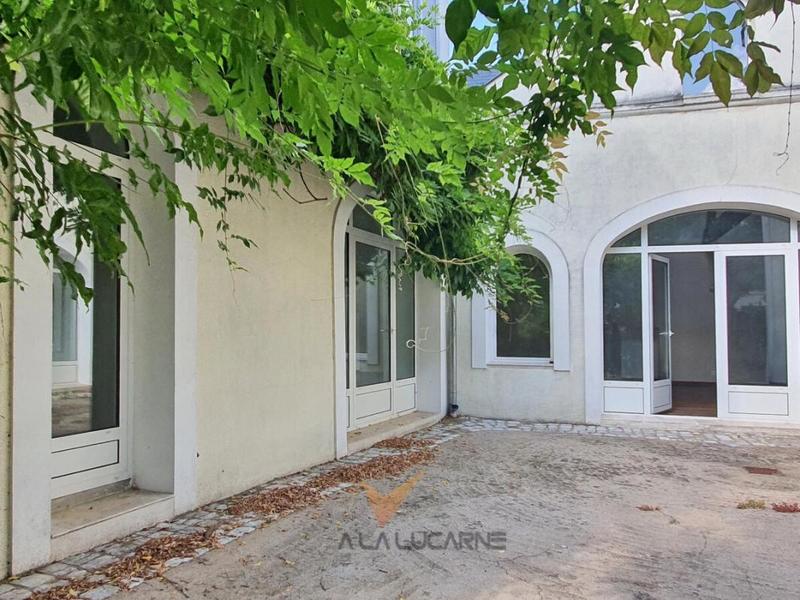 Propriété - 256 m² - 6 pièces