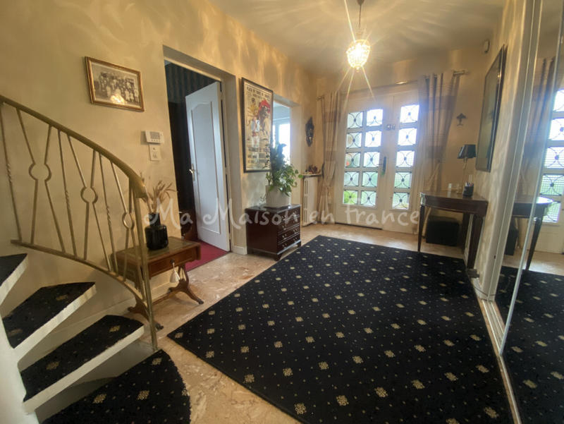 Maison - 200 m² - 7 pièces