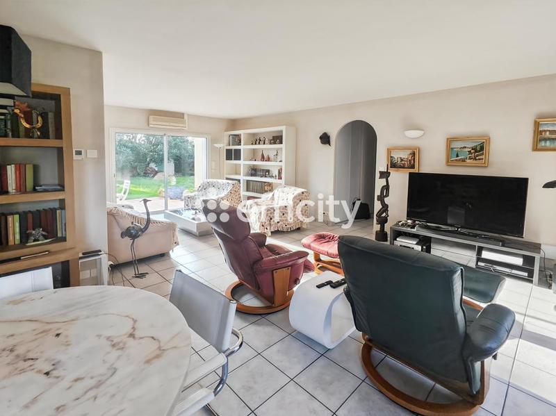 Maison - 97 m² - 5 pièces