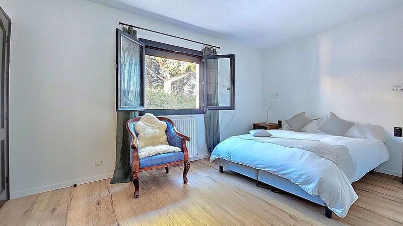 Villa - 243 m² - 7 pièces