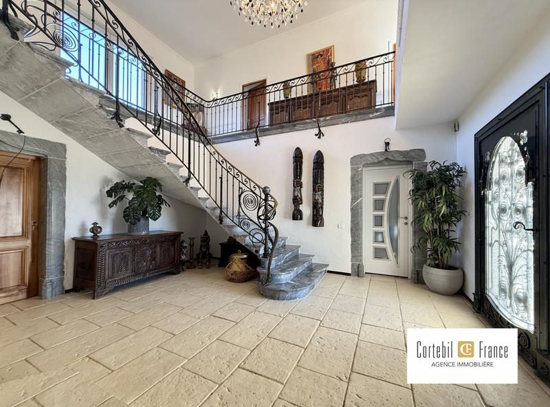 Maison - 512 m² - 11 pièces