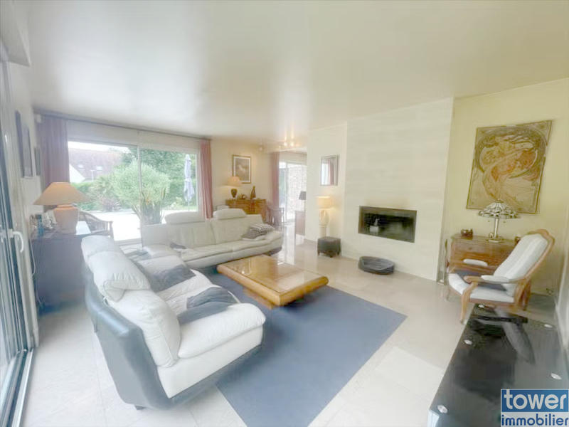 Propriété - 260 m² - 9 pièces