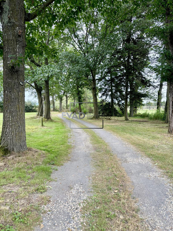 Maison - 325 m² - 10 pièces