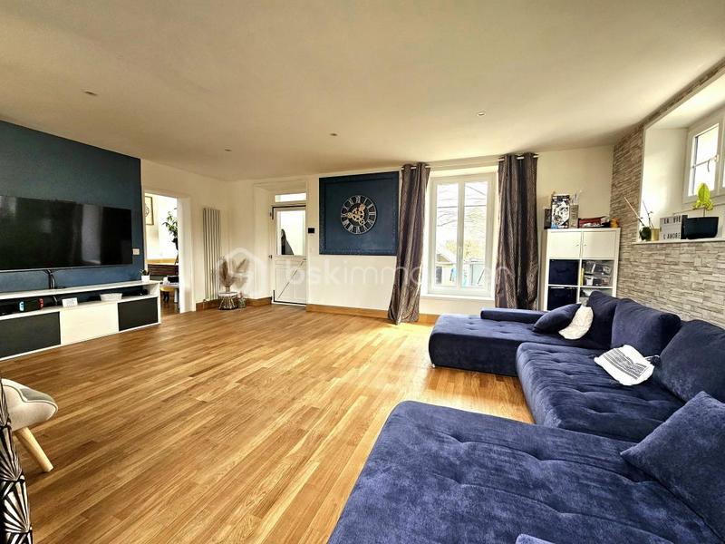 Demeure - 225 m² - 9 pièces