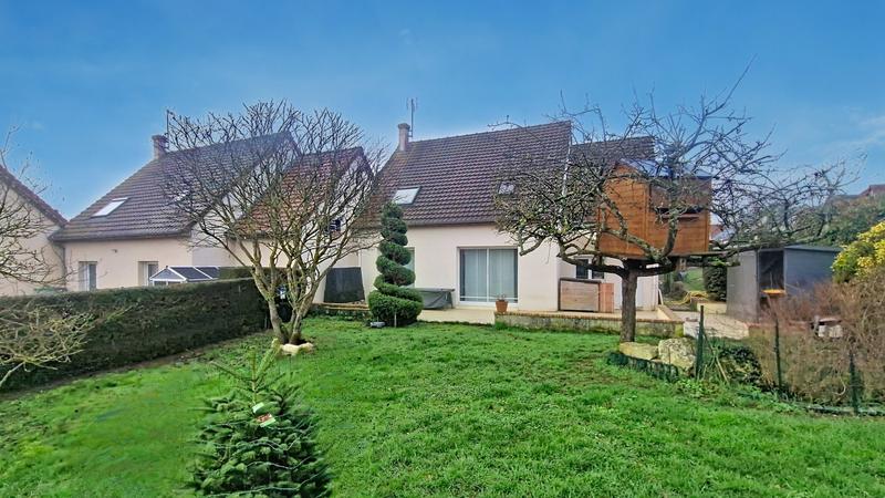 Maison traditionnelle - 121 m² - 6 pièces