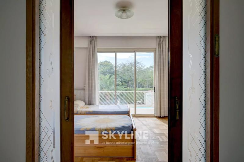 Villa - 285 m² - 9 pièces