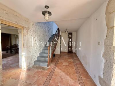 Maison - 201 m² - 7 pièces