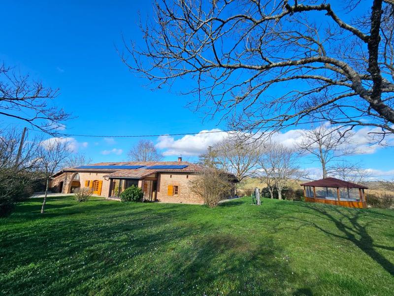 Maison - 251 m² - 6 pièces