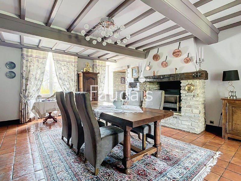 Propriété - 300 m² - 25 pièces