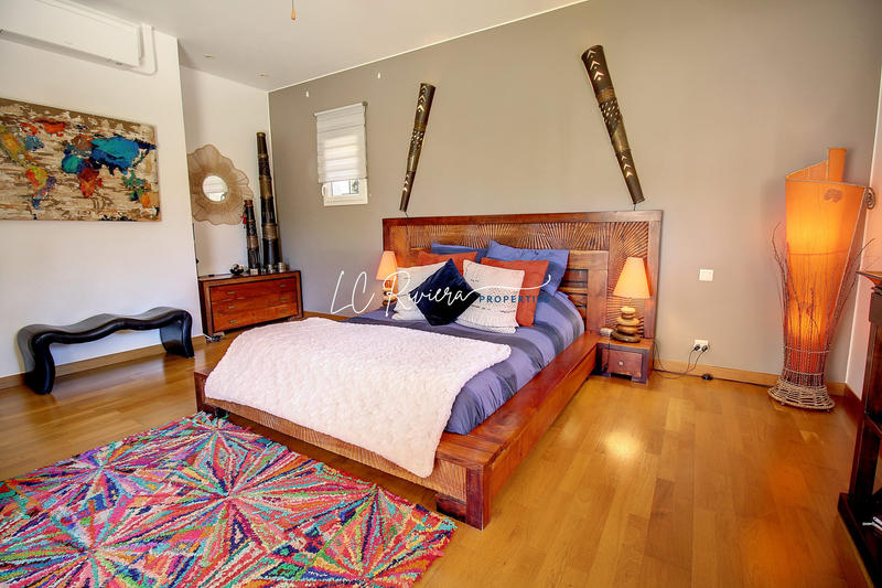 Villa - 300 m² - 8 pièces