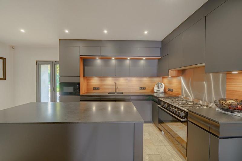 Villa - 192 m² - 8 pièces