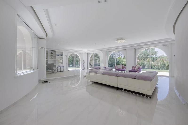 Villa - 540 m² - 10 pièces