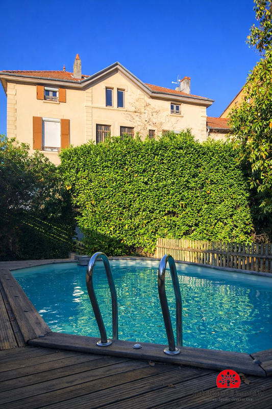 Maison - 360 m² - 9 pièces