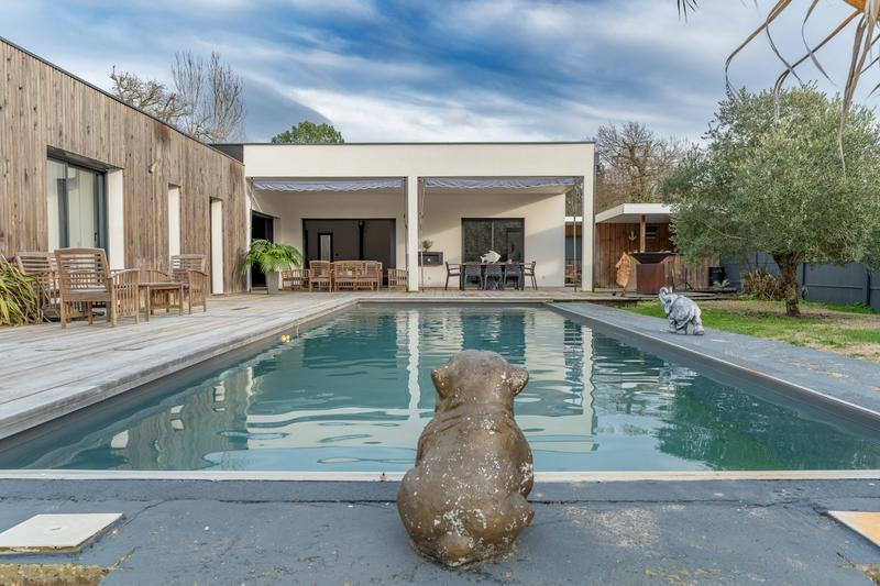 Maison - 210 m² - 6 pièces