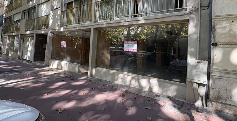 Local commercial - 350 m² - 4 pièces