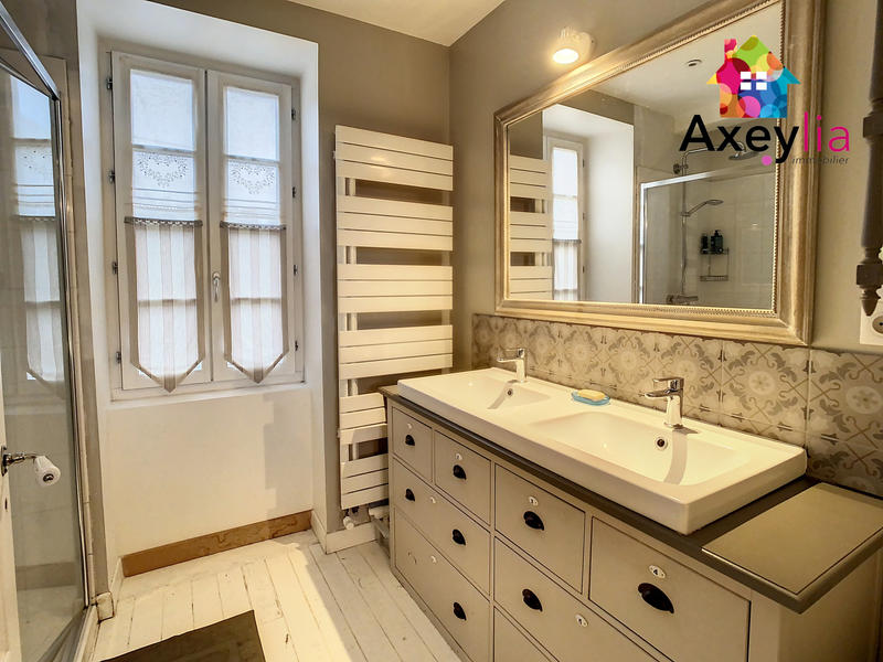 Maison - 258 m² - 12 pièces