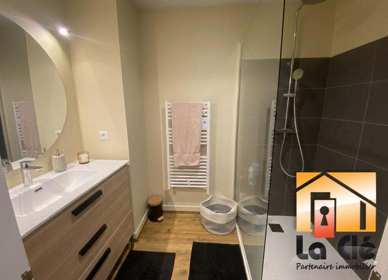 Maison - 250 m² - 6 pièces