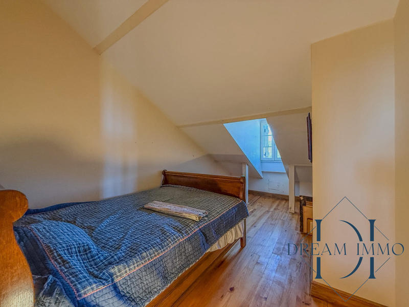 Maison - 200 m² - 7 pièces