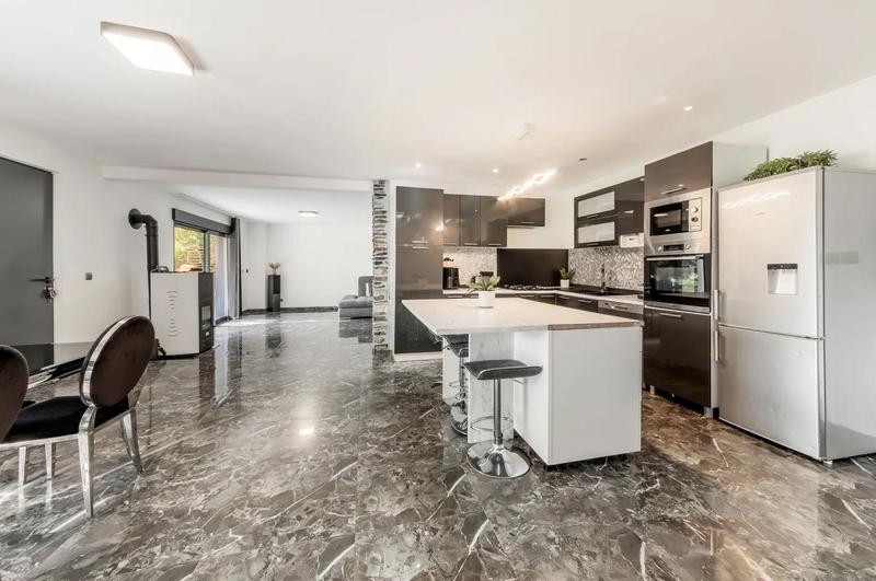 Maison - 190 m² - 10 pièces