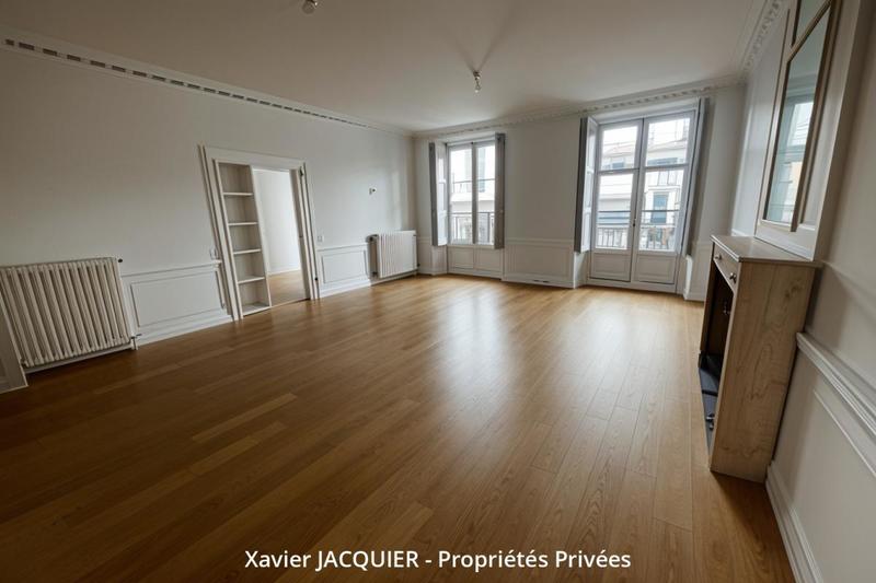 Appartement - 90 m² - 3 pièces