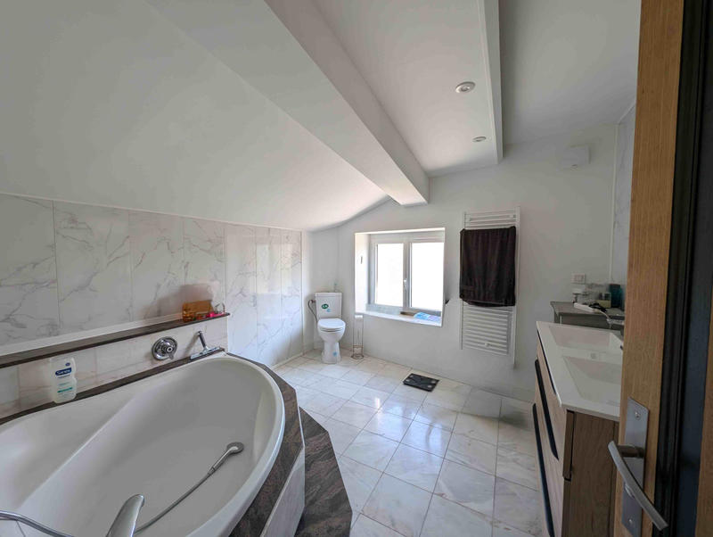 Maison - 137 m² - 5 pièces