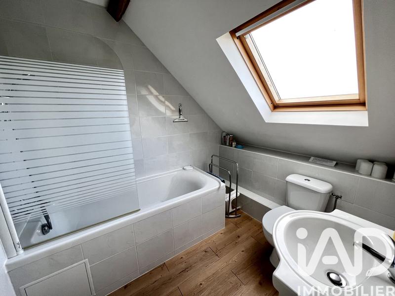 Maison - 217 m² - 8 pièces