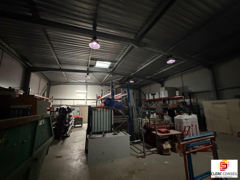 Local d'activités - 835 m²