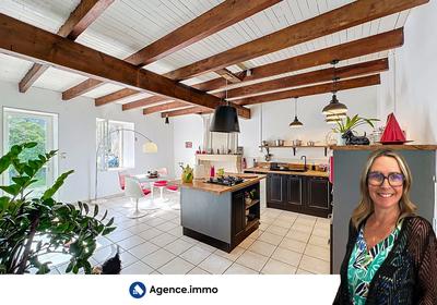 Maison - 234 m² - 8 pièces