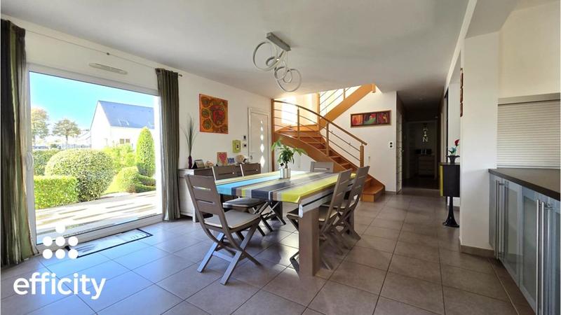Maison - 181 m² - 9 pièces