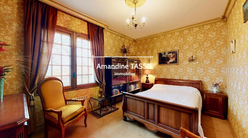 Maison - 230 m² - 8 pièces