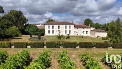 Maison - 327 m² - 10 pièces