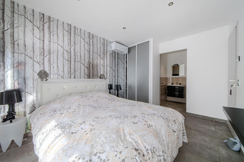 Maison - 325 m² - 8 pièces