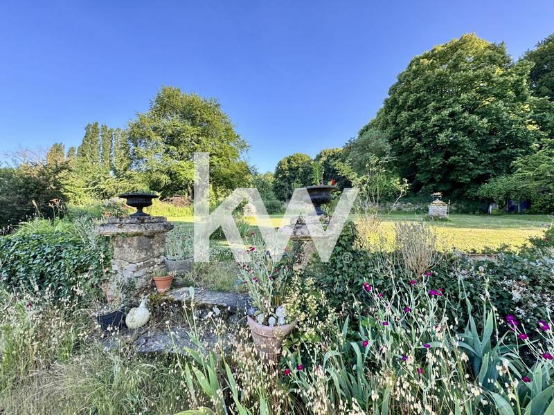 Maison - 296 m² - 18 pièces