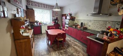 Maison - 200 m² - 7 pièces