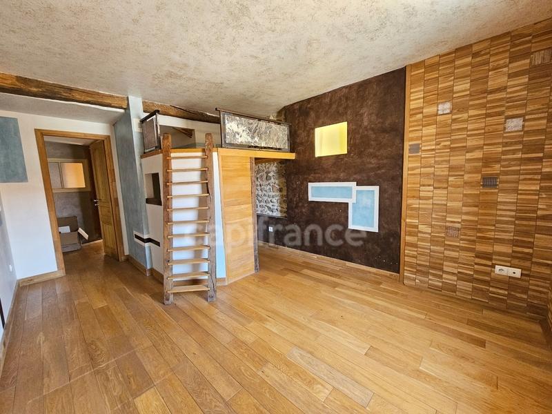 Maison - 182 m² - 9 pièces