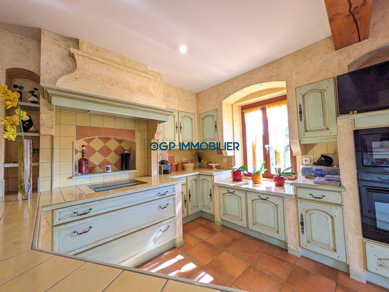 Maison - 340 m² - 8 pièces